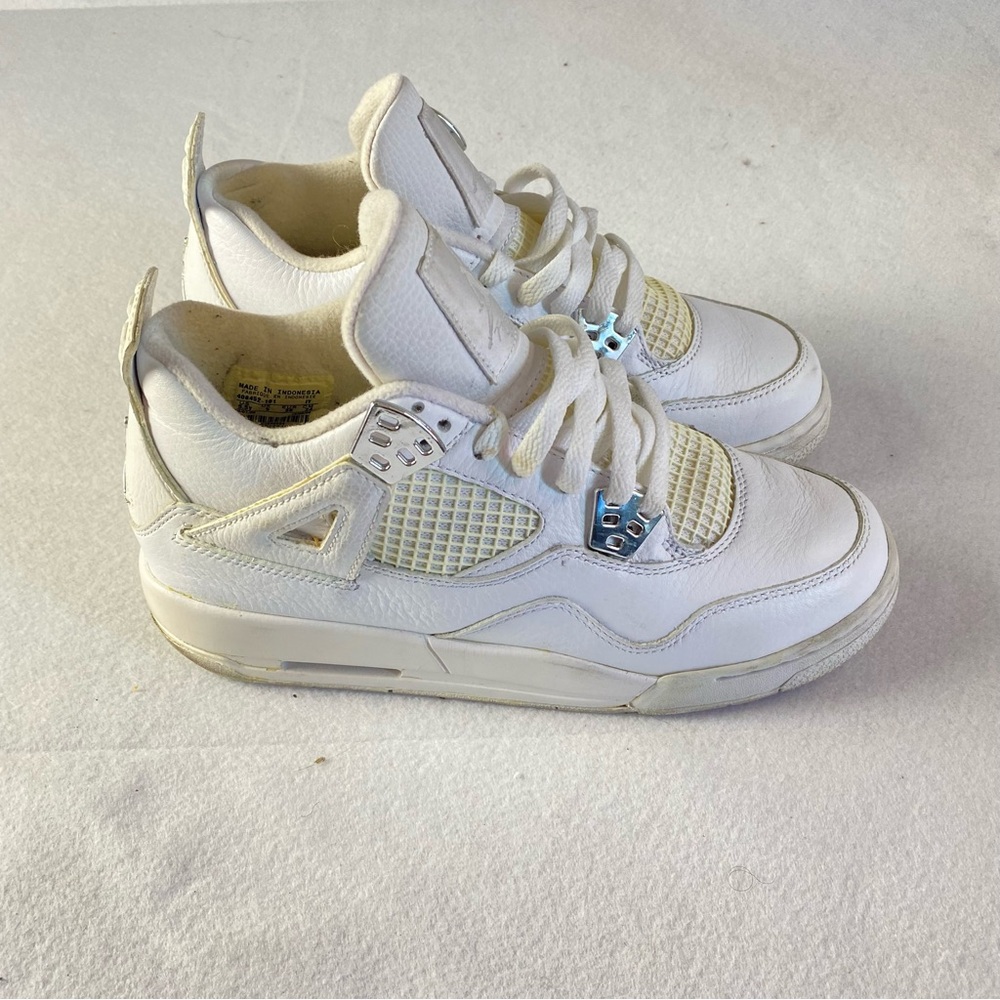 Nike Jordan Retro 4 Big Kids White Sneakers Size 5.5 Silver Jumpman Basketball - Picture 2 of 10